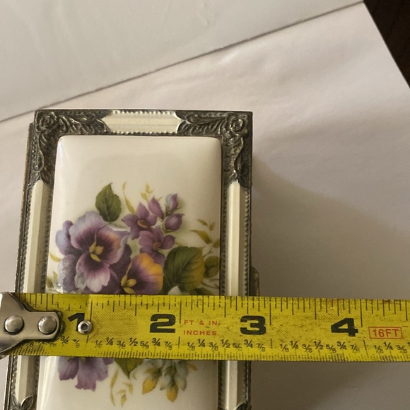 Beautiful Hand Painted Vintage Porcelain Music Box - Picture 10 of 10